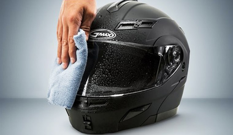Giặt mũ bảo hiểm vệ sinh tốt nhất Tân Phú