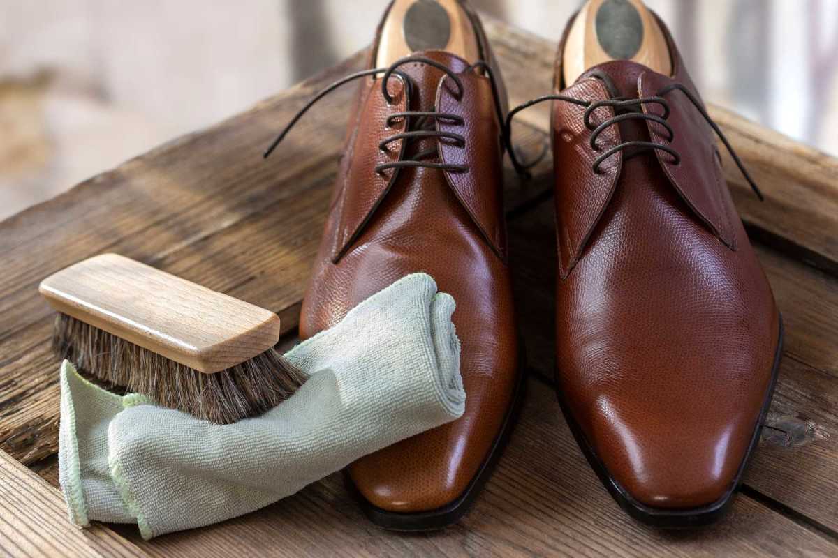 giặt vệ sinh giày da nam uy tín tại Tân Phú
